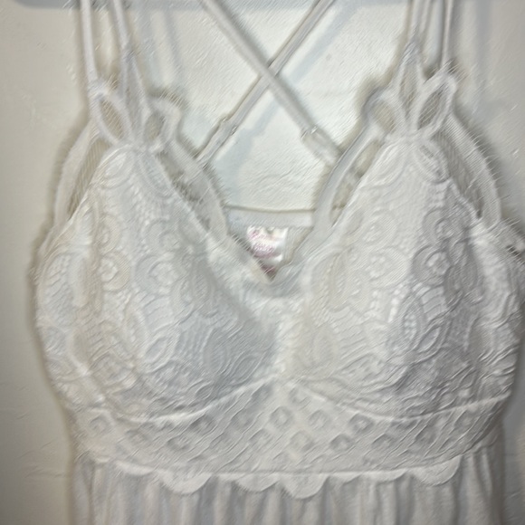 NOBO white crochet tank w/ built in pads L - Picture 6 of 11